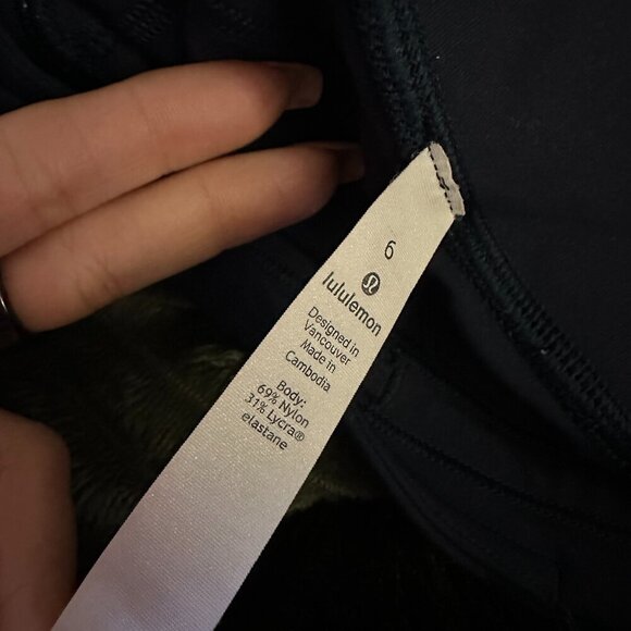 Lululemon Time To Sweat Crop *23" True Navy size 6 - Picture 5 of 11